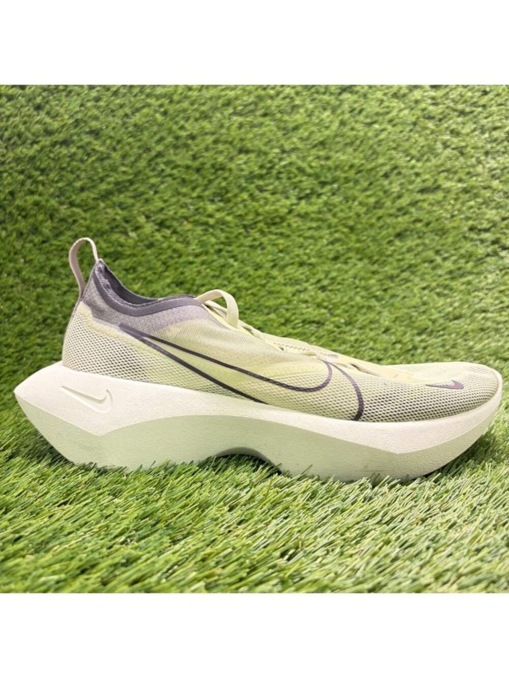 Nike Vista Lite Womens Size 8.5 Olive Aura Green Athletic Running Shoes Sneakers